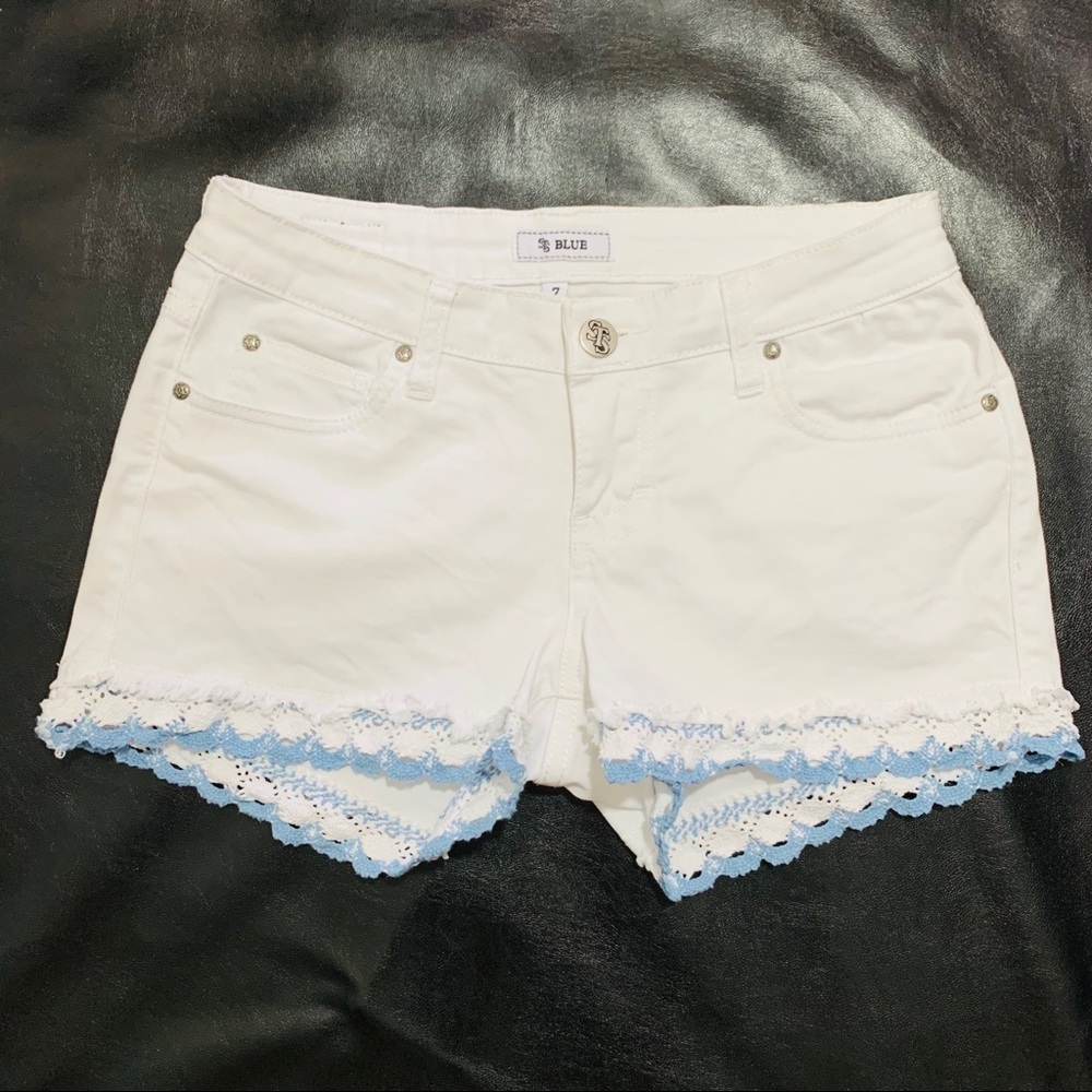 STS Blue shorts with embroidered hem white size 7